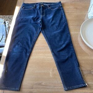 White House Black Market size 8 crop begging